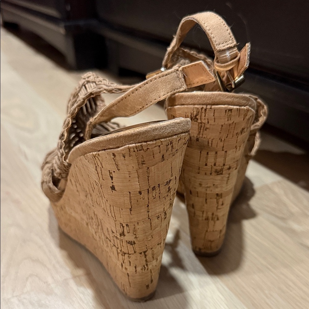 Chic Tan Wedge Sandals - Picture 4 of 6